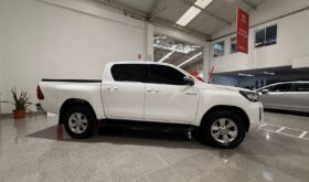 TOYOTA HILUX 2.7 GASOLINA MT 2022
