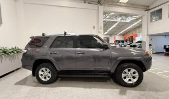 TOYOTA 4RUNNER SR5 2017 full