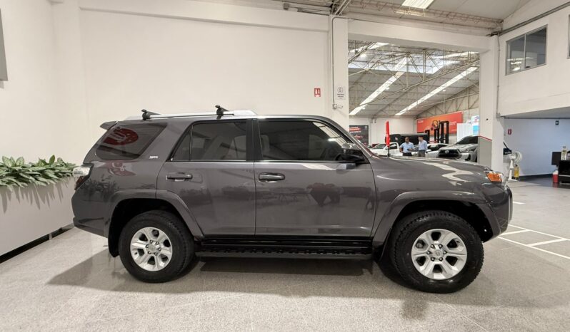TOYOTA 4RUNNER SR5 2017 full