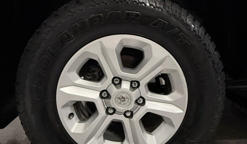 TOYOTA 4RUNNER SR5 2017 full