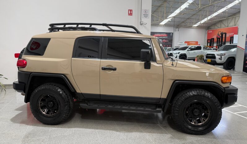 TOYOTA FJ CRUISER 2023 full