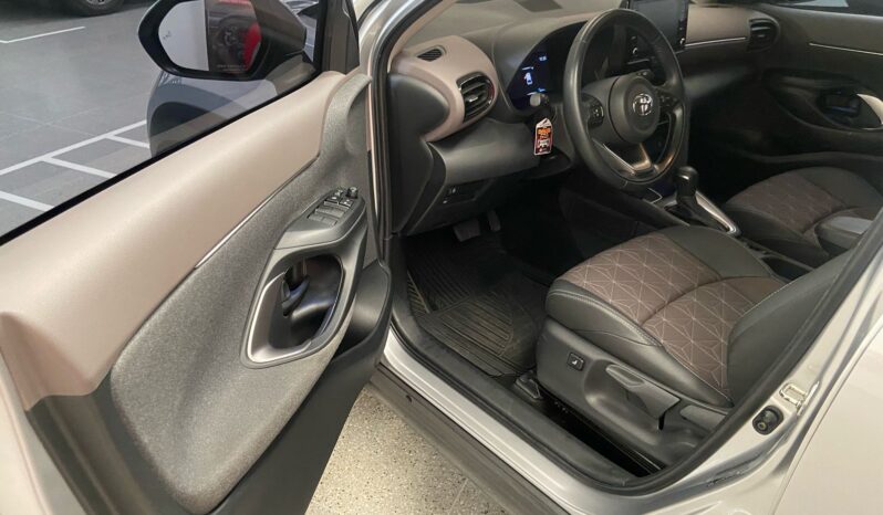 
TOYOTA YARIS CROSS XLS HIBRIDO 2023 full									