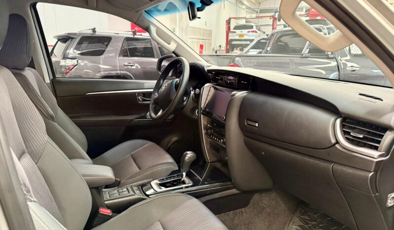 TOYOTA FORTUNER SR 2.4 DIESEL 4×2 2021 full