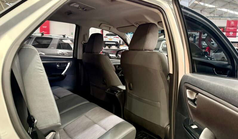 TOYOTA FORTUNER SR 2.4 DIESEL 4×2 2021 full
