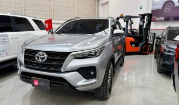 TOYOTA FORTUNER SR 2.4 DIESEL 4×2 2021 full