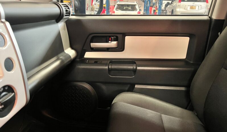 
TOYOTA  FJ CRUISER 2021 full									