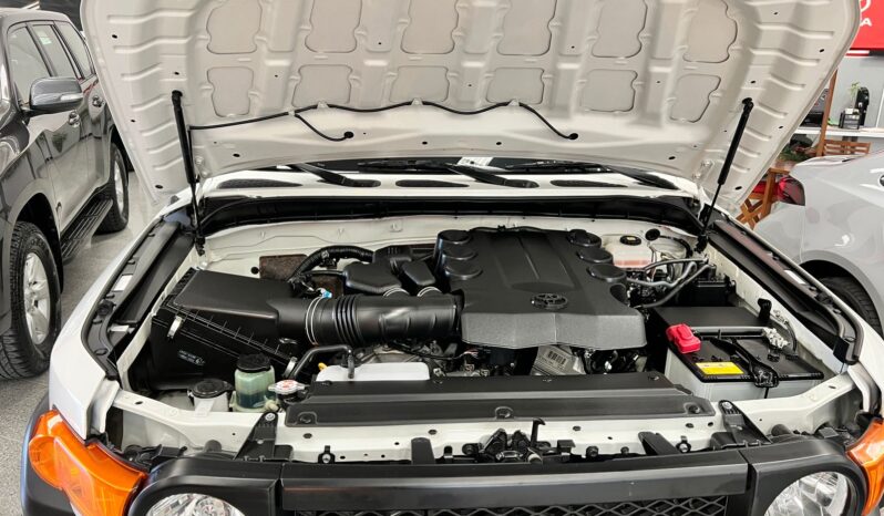 
TOYOTA  FJ CRUISER 2021 full									