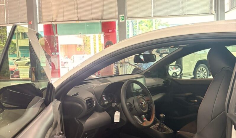 
YARIS GR 2024 BLANCO full									