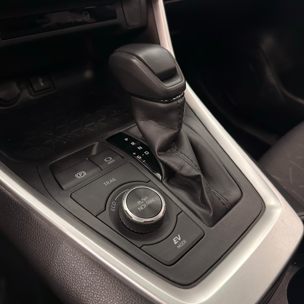 RAV4 XLE HV 2021 GRIS METALICO