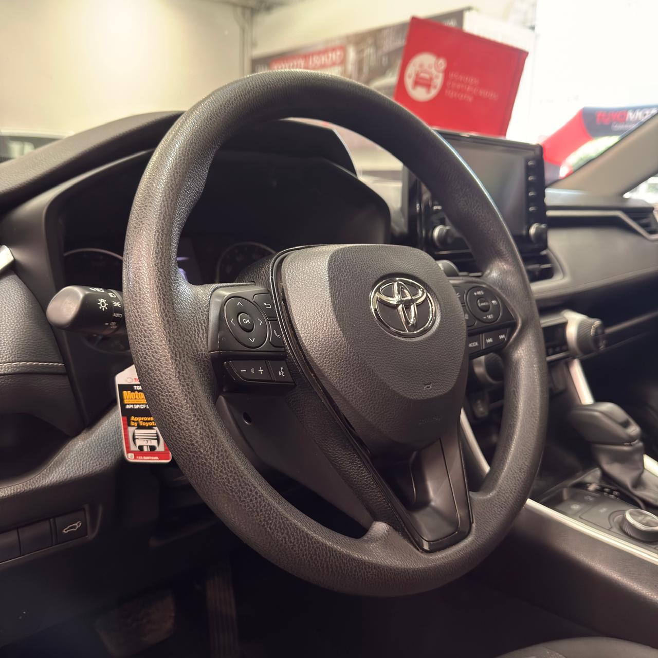 RAV4 XLE HV 2021 GRIS METALICO
