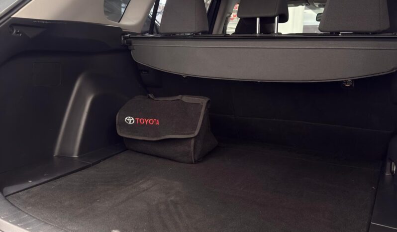 
								RAV4 XLE HV 2021 GRIS METALICO full									