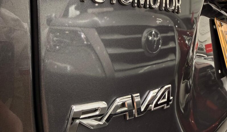 
								RAV4 XLE HV 2021 GRIS METALICO full									