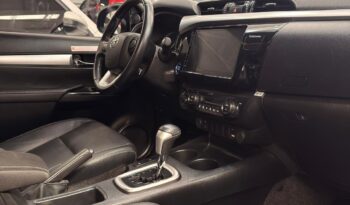 
										HILUX 2,4 4X4 DIESEL AT 2023 GRIS METALICO full									
