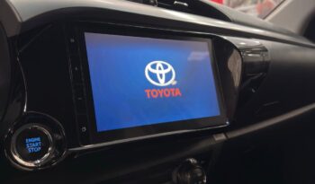 
										HILUX 2,4 4X4 DIESEL AT 2023 GRIS METALICO full									