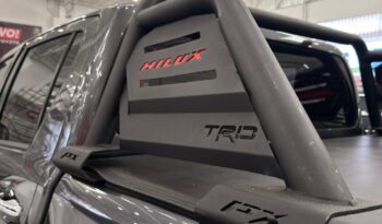 
										HILUX 2,4 4X4 DIESEL AT 2023 GRIS METALICO full									