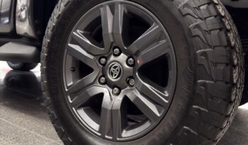 
										HILUX 2,4 4X4 DIESEL AT 2023 GRIS METALICO full									