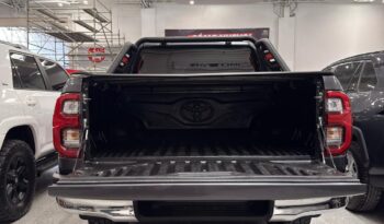 
										HILUX 2,4 4X4 DIESEL AT 2023 GRIS METALICO full									