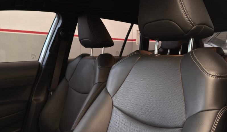 
								COROLLA CROSS SEG HV 2022 PLATA full									