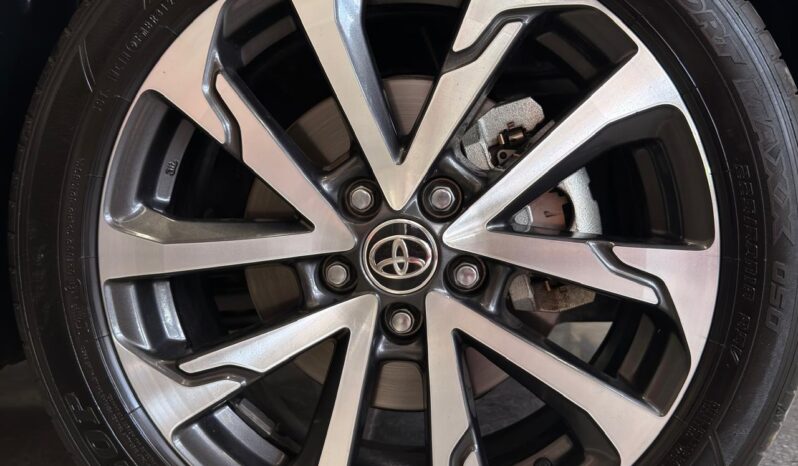 
								COROLLA CROSS SEG HV 2022 PLATA full									