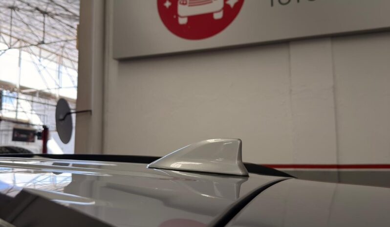 
								COROLLA CROSS SEG HV 2022 PLATA full									