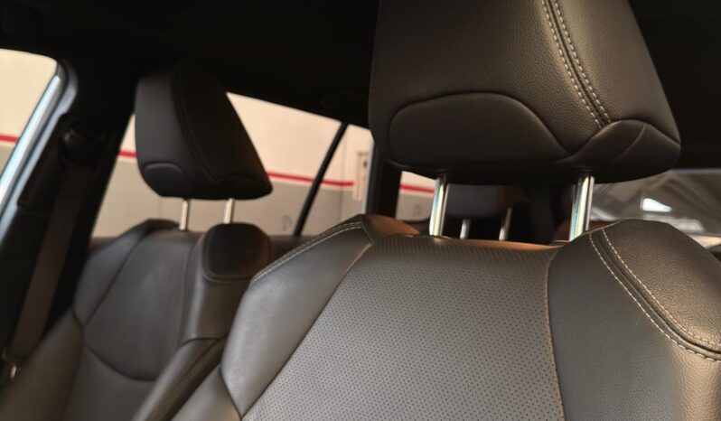 
								COROLLA CROSS SEG HV 2022 PLATA full									