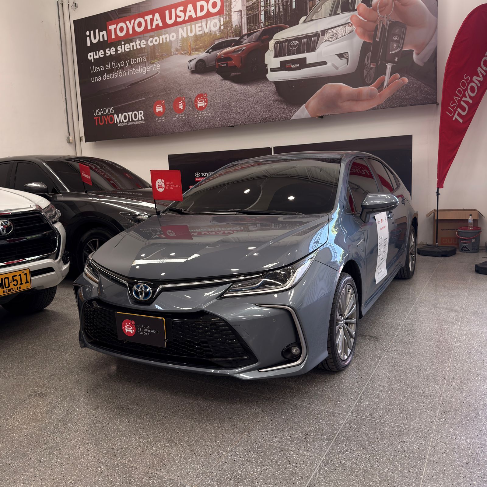 COROLLA XEI HV 2024 GRIS CELESTE