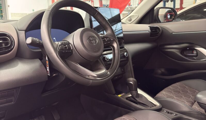 
								YARIS CROSS XLS HV 2025 full									