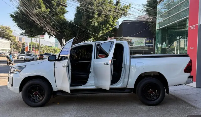 
								HILUX SRV 2,4 DIESEL 4X4 AT 2021 full									