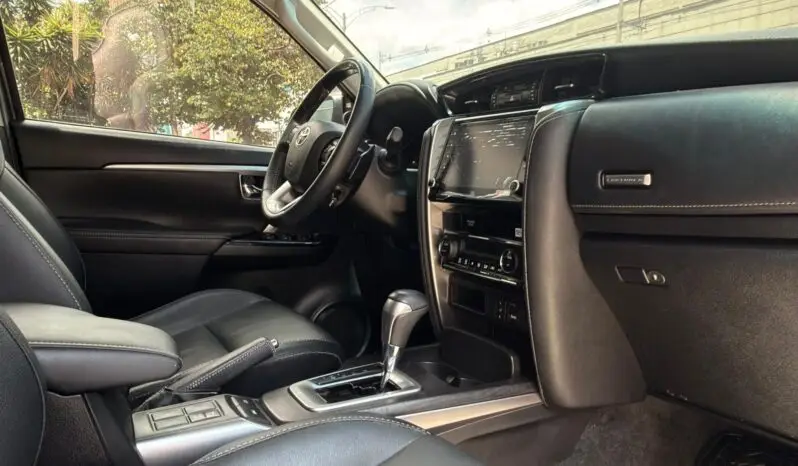 
								FORTUNER 2.4 DIESEL SRV 2022 full									