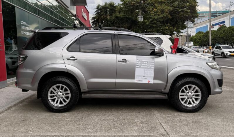 
								TOYOTA FORTUNER 3.0 DIESEL SRV 2015 full									
