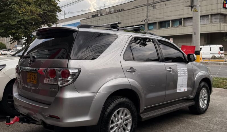 
								TOYOTA FORTUNER 3.0 DIESEL SRV 2015 full									